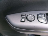 ドアミラーの鏡面の調節、格納は運転席からすべて操作できます!
