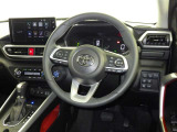 運転席まわりです。 各操作スイッチは使いやすい位置に配置されてます。