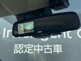 ルームミラーでアラウンドビューモニターの画像が確認出来ます。