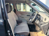 運転席側から観たフロントシートのイメージです。