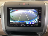 バックも安心のバックカメラ付いています。バックカメラがあると、いつでも安全にバックできますね。死角も減ります。
