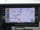 【ナビ】メモリーナビ(MM318D-W)付きです。目的地を設定すれば初めての場所でも簡単に行くことができます。もちろん音楽だって聴けちゃいます♪