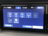 Bluetooth(ブルートゥース)接続機能付き。スマートフォンなどからお気に入りの音楽をワイヤレス再生できます。ドライブがさらに楽しくなりますね。