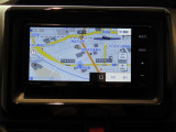 純正ナビを装備。タッチパネル式で使いやすく、お出かけもラクラクです。