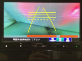 バックでの車庫入れも安心です! リアカメラが付いているバックモニター付のナビを装備しております。操作線もついており距離感も画面から確認できます。