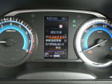 2台前を走る車両を検知し注意を喚起してくれるインテリジェントFCW(前方衝突予測警報)とエマージェンシーブレーキ付きです!カメラで車両や歩行者を認識し衝突を回避、又は被害を軽減してくれます。