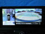 アラウンドビューモニター クルマを上空から見下ろしているかのように、視認しにくい周囲の情報を映像で提供します。クルマをスムーズに駐車させる事ができます。