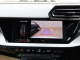 バックカメラ駐車時、後退時に後方を確認する事ができる安全快適装備になります映像だけでなくセンサーにより障害物の距離もドライバーに直感的に伝えてくれる機能になります。