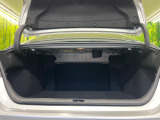 積み下ろしのしやすいデッキにはたっぷりと荷物を積み込んでいただけます。遊びから仕事まで、様々なシーンで頼れます♪