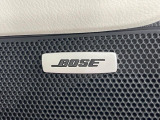 【BOSEサウンドシステム】メーカーオプションの高品位サウンドシステムを搭載。専用のチューニングが施された大小様々なスピーカーから良質なサウンドが奏でられ、臨場感あふれる音響空間を演出します。