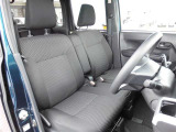 【内装】ピクシスメガの車内です♪もちろん、フロアマットもついてますよ〜!