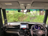 フロントガラスが大きく、ワイドな視界で運転もしやすくなるように、設計されています。