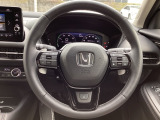 Hondaセンシング搭載ミリ波レーダーと単眼カメラで、クルマの前方の状況を認識。ブレーキやステアリングの制御技術と協調し、安心・快適な運転や事故回避を支援する先のシステムです