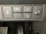 ハンドルの右側にはヘッドライトレベライザーとHondaセンシング用のメインスイッチがついています。ヘッドライトレベライザーは道路状況や積荷の加重に応じてライトの高さを調節できます。