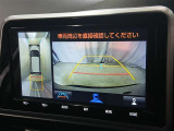 駐車が苦手な方でも安心のバックガイドモニター搭載。 後方の映像をクリアに表示し、ガイドラインで車庫入れや縦列駐車をしっかりサポート。毎日の運転がぐっとラクになります。