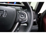 Hondaセンシングの機能のひとつ、アダプティブクルーズコントロール付!アクセルから足を離しても設定したスピードと前車との車間を保ち走行してくれます!車線維持もアシスト☆高速道路で疲労軽減ですね☆