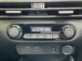 オートエアコンは、温度や風量を自動で調整してくれるため、運転に集中でき、疲労軽減にもつながります。また、車内の温度を一定に保つことで、結露やカビの発生を防ぐ効果もあります。