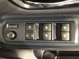 パワーウィンドは今や当たり前の機能ですが、無いと困る機能です。運転席からの操作で、全席の窓を振るオープンにしたり、フルクローズが可能です。