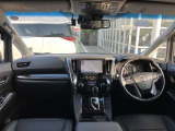【運転席・インパネまわり】ハンドル・シート・フロアーなど隅々までプロによるクリーニング済み☆彡キレイな車内でドライブが一層快適にお楽しみいただけます!!