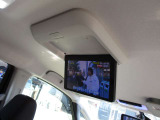 フリップダウン付きですので後席でも快適にお過ごし頂けます!