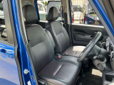 運転席まわりは、使用感も少なく良好な状態です。
