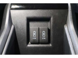 USBソケットがついていますのでコードを繋げばスマートフォンなどの充電が出来ます!