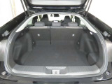 便利な6:4分割可倒式シートです。収納と乗車人数のバランスに優れています♪荷物の大きさに応じたラゲージスペースをフレキシブルに作り出せるので、シーンに応じた使い方ができます♪