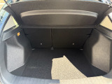 後部座席に乗車時もこれだけのラゲッジスペースを確保できます。