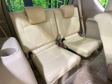 3列目シートはもちろん状態良好☆大人でもゆったりと座って頂けますので、大人数でのお出かけもラクラクです♪ご家族で、気の知れた仲間で、ドライブに行くのが楽しみですね♪