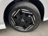 日産純正アルミホイールになります。