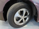 トヨタ純正ホイール付き。サイズは195/65R15です。