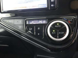 オートエアコンで車内の温度管理も自動調整で行ないますのでらくらくです!安心して運転に集中できます!!