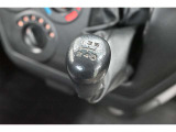 インパネの5速MT車です。