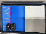 スマートキーは鍵をバッグに入れたままでもドアロックの開閉やエンジンのON・OFFができます。夜間や雨の日も鍵を探さなくて良いので便利です。
