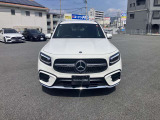 フロントグリル中央に大きく輝くスリーポインテッドスター。メルセデスベンツならではのステータスを強く感じる事ができます。
