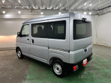 痛みの出やすい運転席シートの角、フロアマット、ともに良好です