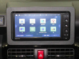 7型ナビゲーション付きです。バックカメラも付いて車庫入れ・駐車も安心です。Bluetooth対応機器を登録して快適な室内空間を実現できます。