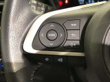 【ステアリングスイッチ】左です。ハンドルから手を離さず、運転に集中したまま手元でオーディオ操作等ができます。
