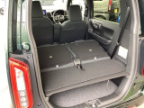 後席の操作がしやすく、荷物の量や大きさに合わせてスムーズにシートアレンジが行えます。