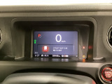 デジタル表示のスピードメーターとタコメーター、燃費やオドメーターなどの表示の他に、ホンダセンシング機能などの表示もできる多機能なマルチインフォメーション・ディスプレイです。