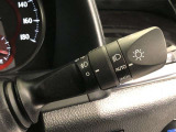 ライトスイッチです。「AUTO」にすると外の明るさに応じてスモールライト・ヘッドライトが自動でON・OFFします。夕暮れ時や屋内駐車場、トンネルなどに便利です。フォグランプもON・OFFできます。
