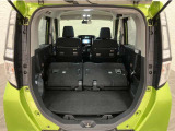 簡単に収納できる後部座席!大空間が出現します!シートアレンジが多彩な点も特徴です!レジャー用品も積み込めます!