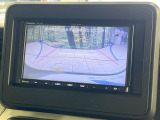 【バックカメラ】駐車時に後方がリアルタイム映像で確認できます。大型商業施設や立体駐車場での駐車時や、夜間のバック時に大活躍!運転スキルに関わらず、今や必須となった装備のひとつです!
