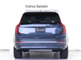 XC90は、使い方の幅を広げる7シーター仕様。洗練された佇まいの中に、高い実用性を秘めています。室内に足を踏み入れば、そこはまさに北欧のリビングルーム。落ち着きある明るい雰囲気をご堪能ください。