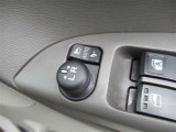 駐車時や狭い道でのすれ違い時に気を使うミラー。電動格納式ドアミラーはそんな時に便利です。