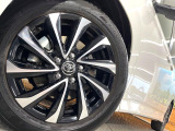 【純正17インチアルミホイール】外観にマッチした純正アルミホイールを装着しております。各種社外アルミホイールや、スタッドレスタイヤも取扱いしております。是非ご相談ください♪