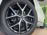 【純正18インチアルミホイール】外観にマッチした純正アルミホイールを装着しております。各種社外アルミホイールや、スタッドレスタイヤも取扱いしております。是非ご相談ください♪