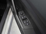 認定中古車だけの、専門メカニックによる整備&メーカー保証が初めて外車に乗るかたにも安心をお届けいたします。
