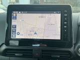 日産純正のメモリーナビです。使い勝手のよいシンプルな操作で、ミュージックサバーやブルートゥースにも対応しています。ドライブ中に好きな音楽が聴けるのはうれしいですよね。