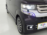 フォグランプ装着車です。暗い夜道の車両前方を明るく照らします